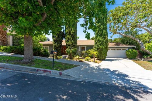 5919 Rolling Rd, Woodland Hills, CA, 91367-4536 | Card Image