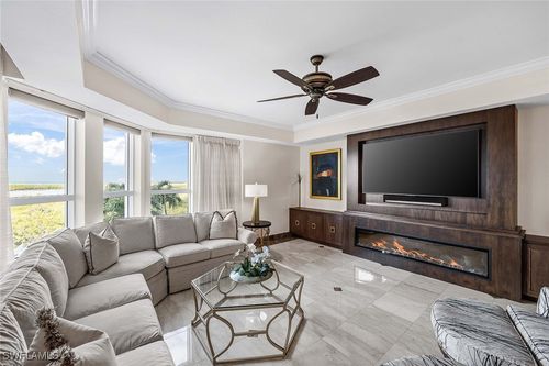 501-285 Grande Way, NAPLES, FL, 34110-6486 | Card Image