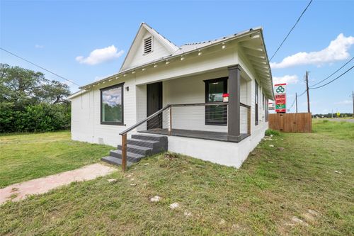 100 W Caskey St, Florence, TX, 76527-4009 | Card Image