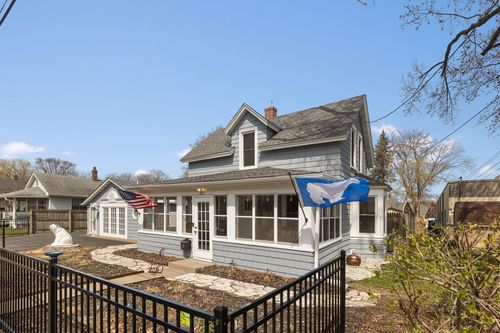 2101 4th St, White Bear Lake, MN, 55110-2758 | Card Image