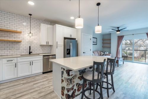 apt-220-3101 Govalle Ave, Austin, TX, 78702-3042 | Card Image