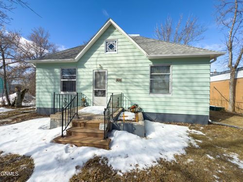 506 S Main St, Crosby, ND, 58730-3319 | Card Image