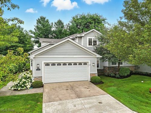 30 Orchard Cir, Chagrin Falls, OH, 44022-2194 | Card Image