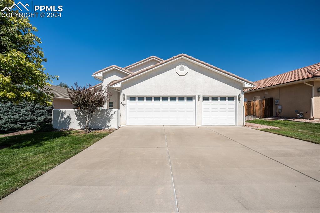 Ferncrest Dr, Pueblo, CO 81005