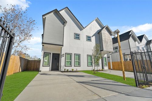 8445 Jutland Rd, Houston, TX, 77033-3058 | Card Image