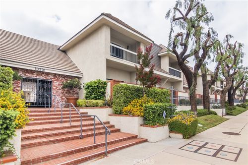 62-10201 Mason Ave, Chatsworth, CA, 91311-3310 | Card Image