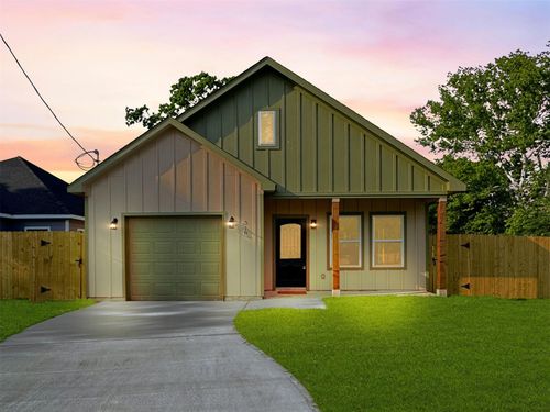 318 E Republic Ave, Baytown, TX, 77520-7131 | Card Image