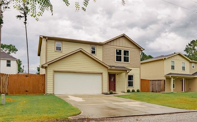 View of the front of the home with full seamless gutters front and back. | Image 34