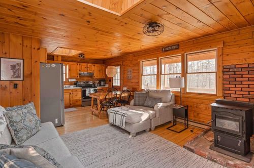 221 Deerfield Drive, Haverhill, NH, 03785 | Card Image
