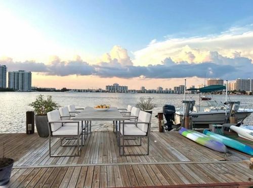 25-2769 Ne 165th Ter, North Miami Beach, FL, 33160-4014 | Card Image