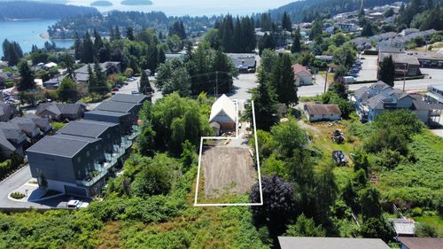 746 Gibsons Way, Gibsons, BC, V0N1V9 | Card Image