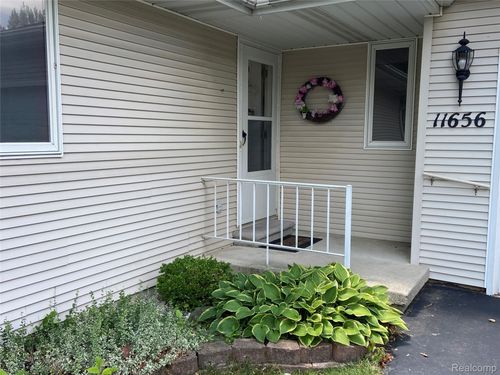 11656 Hawthorne Glen Drive, Grand Blanc, MI, 48439 | Card Image