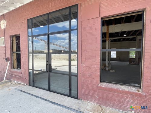 1308 N Bowie St, Seguin, TX, 78155-2618 | Card Image