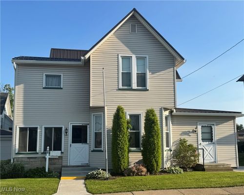 99 W Martin St, East Palestine, OH, 44413-1733 | Card Image