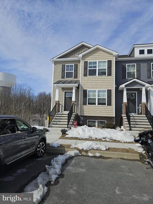 7 Moses Dr, MARTINSBURG, WV, 25405-1142 | Card Image