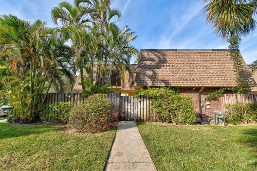 36d-2913 Sw 22nd Cir, Delray Beach, FL, 33445-7892 | Card Image