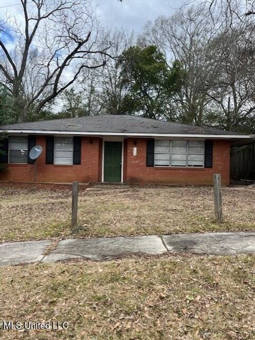 110 S 4th St, McComb, MS, 39648-4005 | Card Image