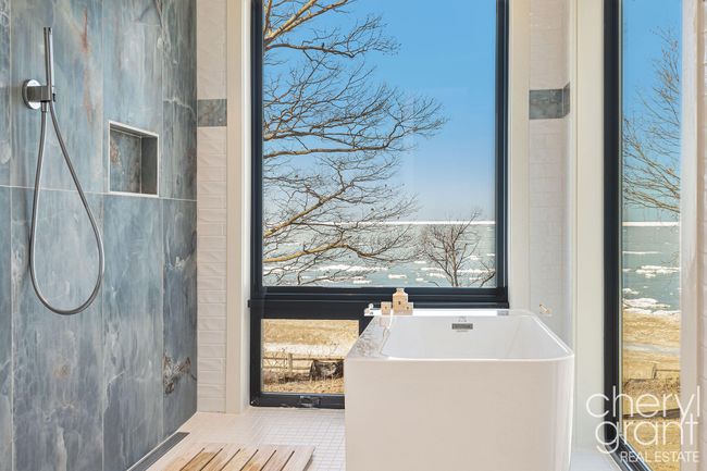 Suite 2-Japanese Shower Hall | Image 56