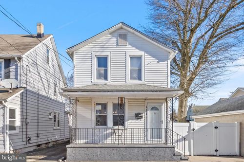 111 Thompson St, BURLINGTON, NJ, 08016-1915 | Card Image