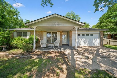 1404 N Dogwood Street, Owasso, OK, 74055 | Card Image