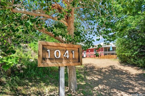 1041 Tatanka Dr, South Lake, SK, S0H4C0 | Card Image