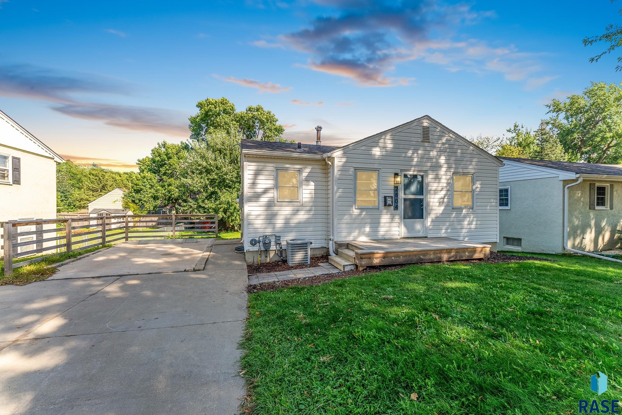 Glendale Ave, Sioux Falls, SD 57105