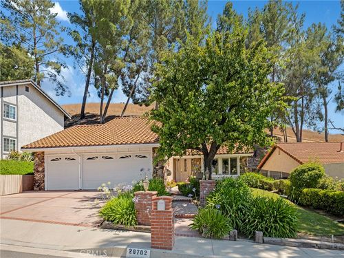 28702 Eagleton St, Agoura Hills, CA, 91301-1752 | Card Image