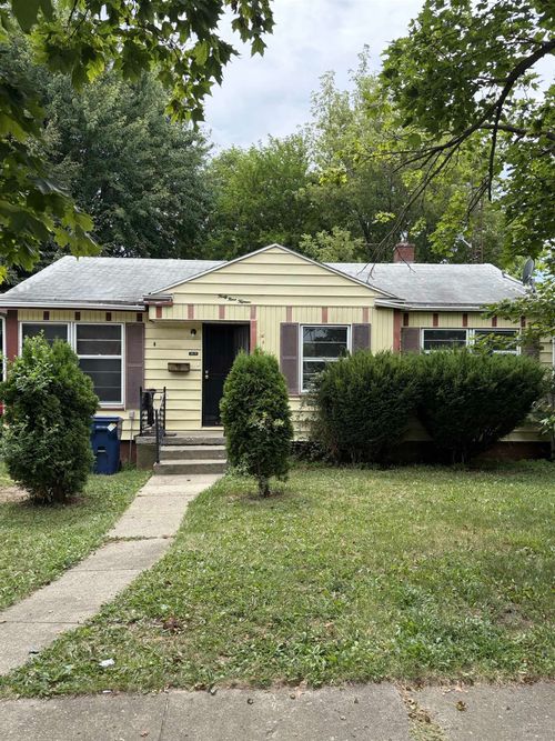 4915 Birchcrest Dr, Flint, MI, 48504-2015 | Card Image