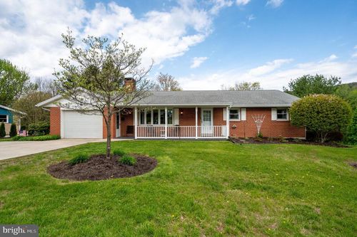 801 N Crescent Ave, HAMBURG, PA, 19526-1420 | Card Image