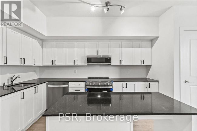 1008 - 1063 Douglas Mccurdy Comm Circle, Condo with 2 bedrooms, 3 bathrooms and 1 parking in Mississauga (Lakeview) ON | Image 6
