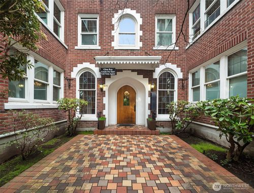 202-411 Boylston Ave E, Seattle, WA, 98102-4943 | Card Image