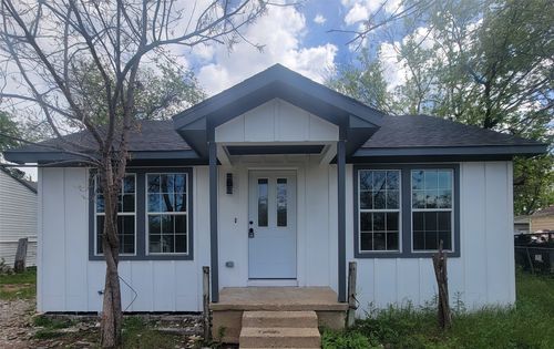 3024 N Crump St, Fort Worth, TX, 76106-6039 | Card Image