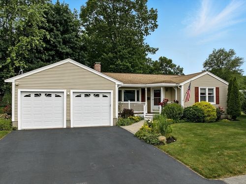 6 Greenway Cir, Stoneham, MA, 02180-3038 | Card Image