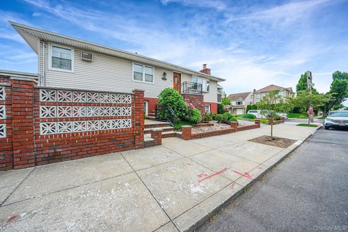 15951 160th Ave, Howard Beach, NY, 11414 | Card Image