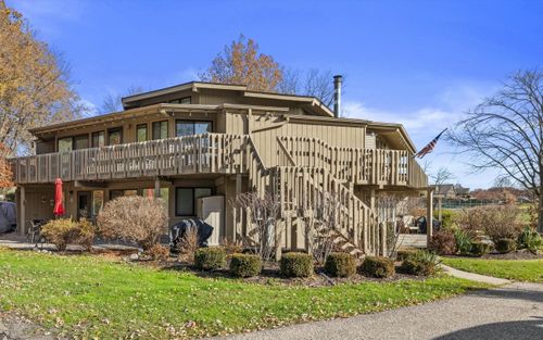 701 Country Club Dr, Fontana, WI, 53125-1607 | Card Image