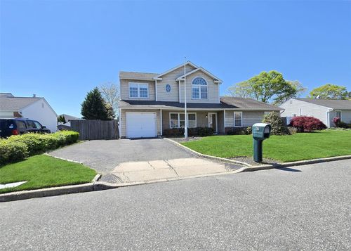 67 Sequoia Way, Holbrook, NY, 11741-5606 | Card Image
