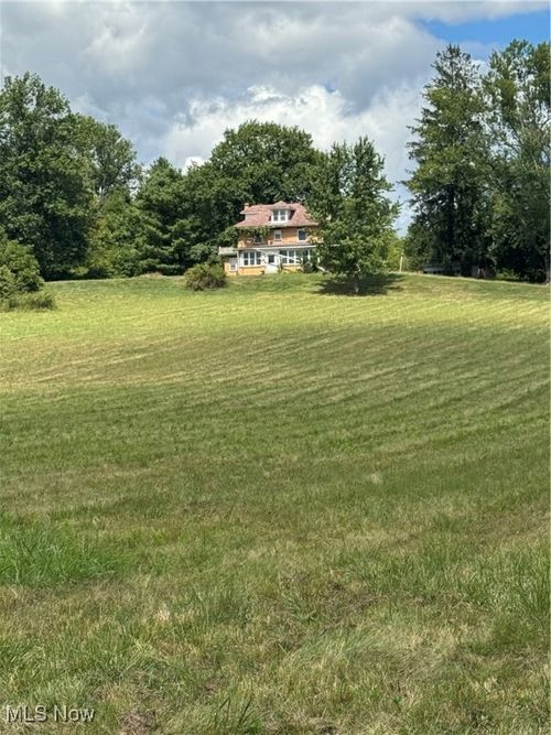 4395 West Pike, Zanesville, OH, 43701-8290 | Card Image
