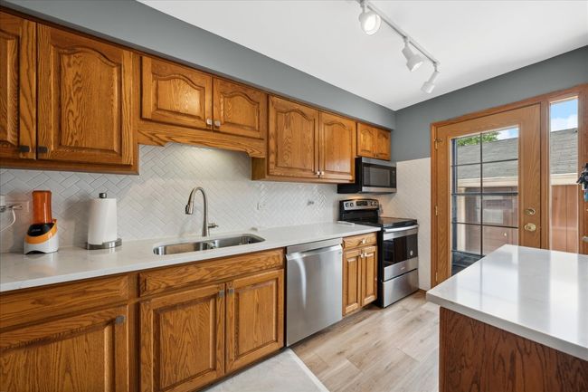 317 Hale St, Townhouse with 2 bedrooms, 2 bathrooms and 2 parking in Wheaton IL | Image 9