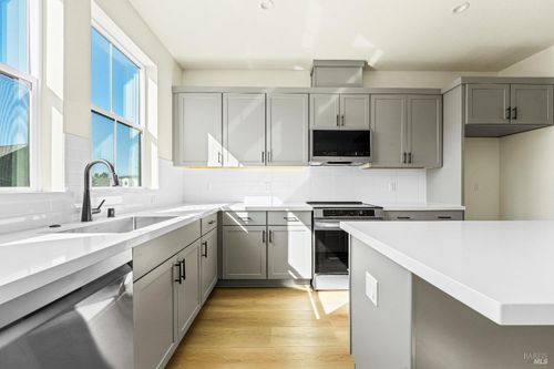 209 Wellness Way, Rohnert Park, CA, 94928-4239 | Card Image