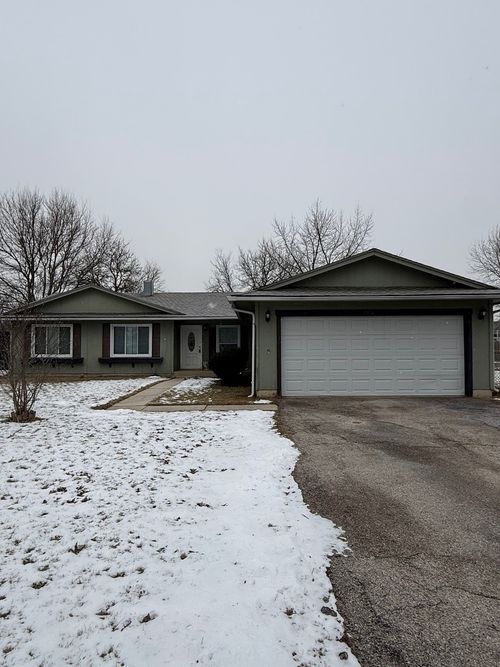 2490 Ridge Ave, Aurora, IL, 60504-6038 | Card Image