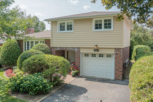 68 Highland Avenue, Newmarket, ON, L3Y3H8 | Card Image