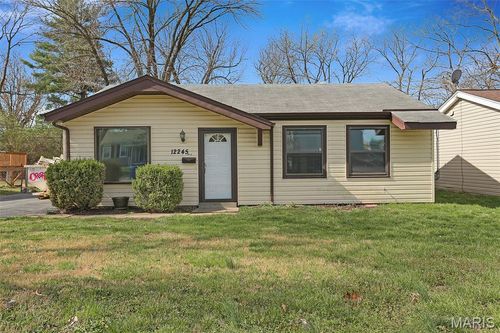 12245 Bennington Pl, Maryland Heights, MO, 63043-1107 | Card Image