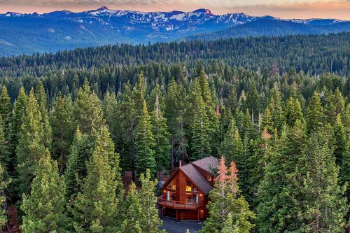 12611 Muhlebach Way, Truckee, CA, 96161-6429 | Card Image