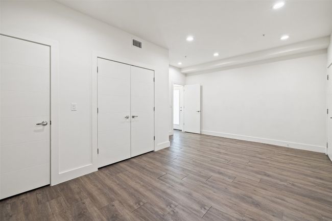 Downstairs bonus room off of garage | Image 10