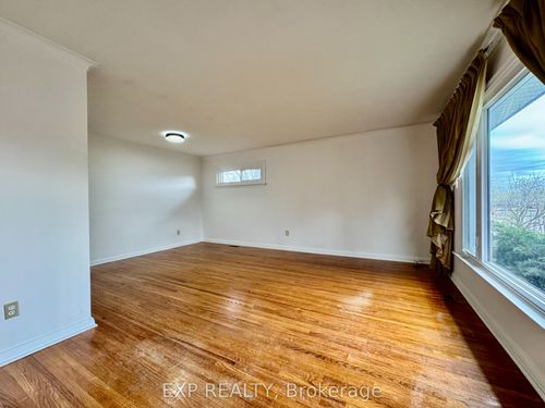 29 Bayview Pky, Newmarket, ON, L3Y3W2 | Card Image