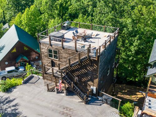 323 Silver Stone Way, Pigeon Forge, TN, 37863 | Card Image