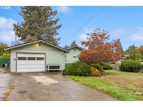 825 Ne 194th Ave, Portland, OR, 97230-7717 | Card Image