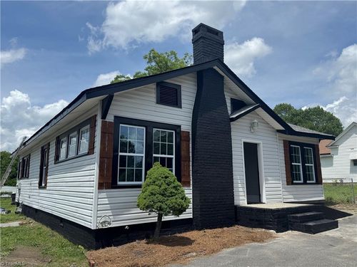 2914 W English Rd, High Point, NC, 27262-8121 | Card Image