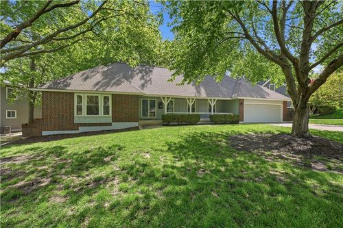 600 Ne Golfview Dr, Blue Springs, MO, 64014-2038 | Card Image