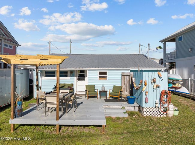 333 Fourth Ave S, House other with 2 bedrooms, 2 bathrooms and null parking in Kure Beach NC | Image 4